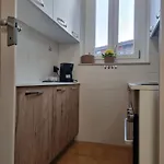 Elegante E Silenzioso Con Box Auto - San Paolo Lägenhet *
